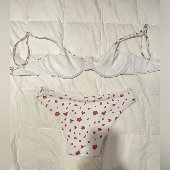 Bikini - Picture 5 of 6